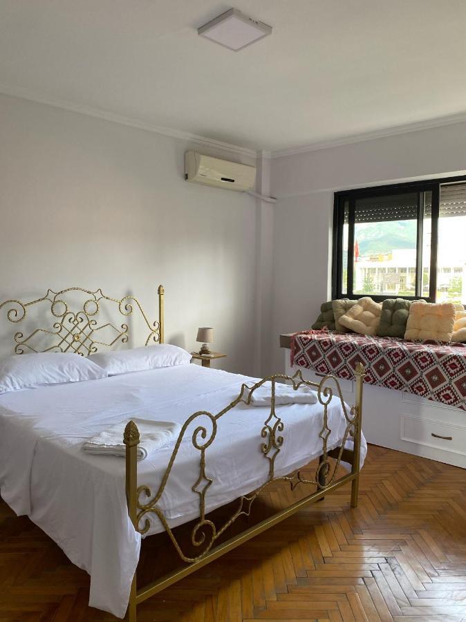 Entire Serviced Apartment With A Beautiful View Tirana Exteriör bild