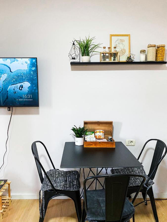 Entire Serviced Apartment With A Beautiful View Tirana Exteriör bild