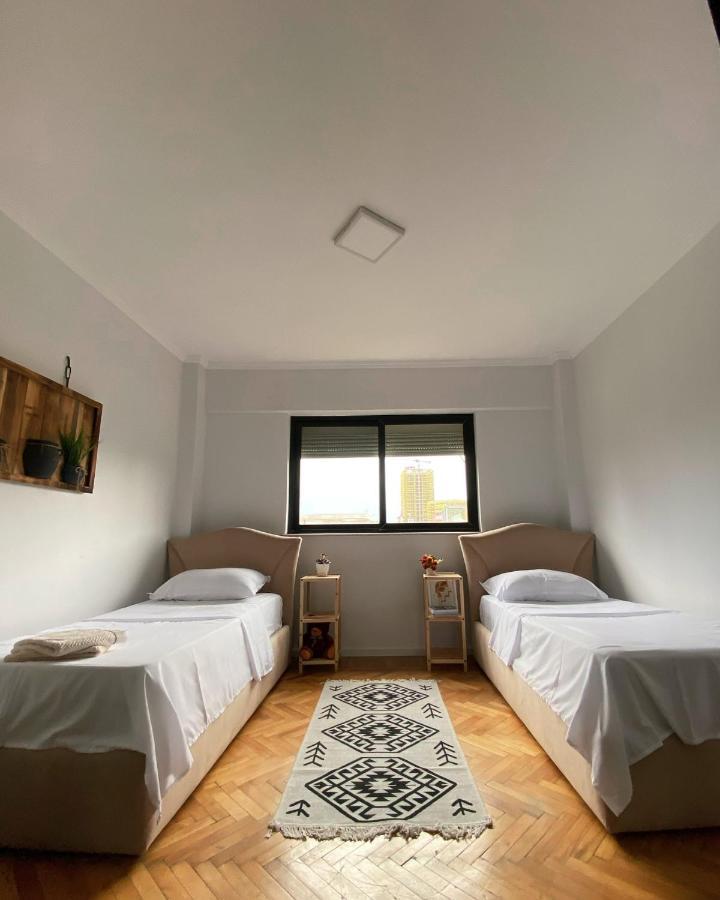 Entire Serviced Apartment With A Beautiful View Tirana Exteriör bild