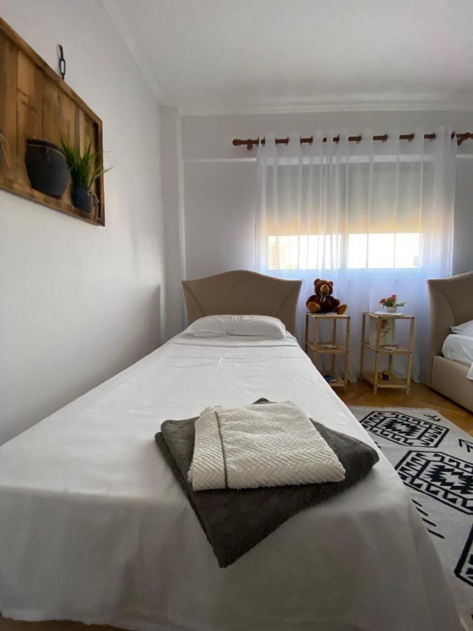Entire Serviced Apartment With A Beautiful View Tirana Exteriör bild